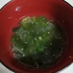 簡単！！ごまとわかめの塩麹スープ